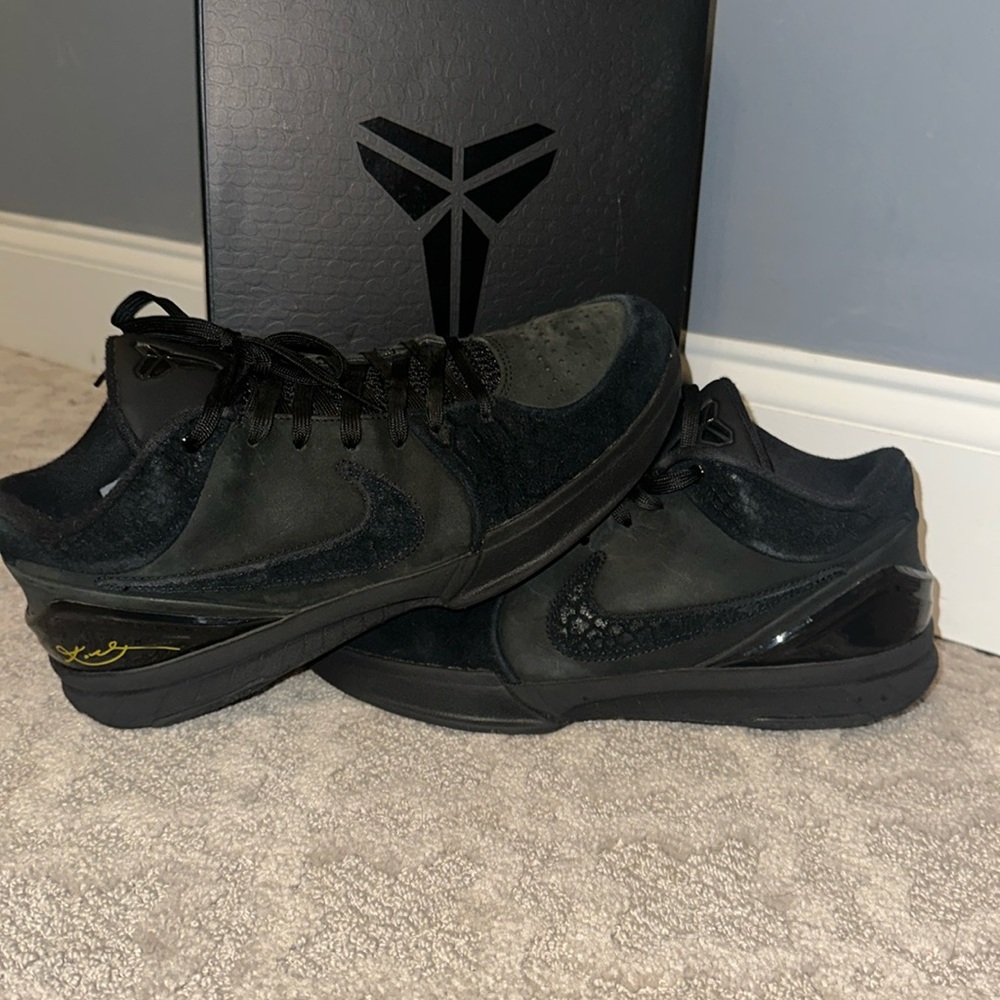 KOBE IV PROTRO - GIFT OF MAMBA